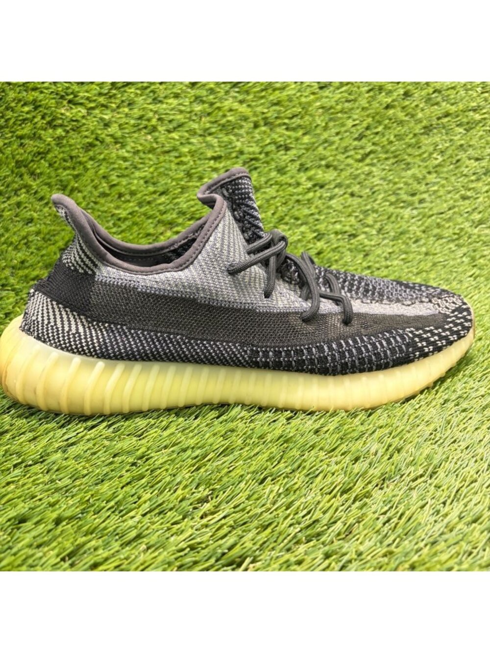 Adidas Yeezy Boost 350 V2 Carbon Mens Size 12 Bllack Running Shoes Sneakers